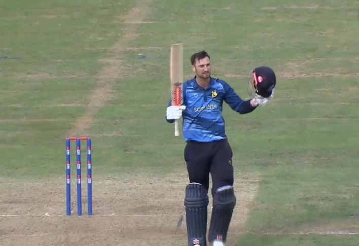 Gloucestershire vs Warwickshire: Ed Barnard's 152* off 134