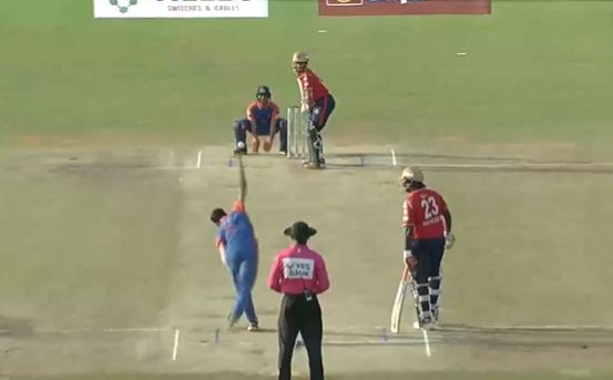 Villianur Mohit Kings vs Karaikal Kniights: Jullian Jacab Edward's 3 for 29
