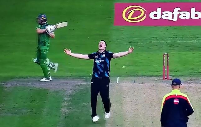 Worcestershire vs Leicestershire: Matthew Waite's 5 for 21