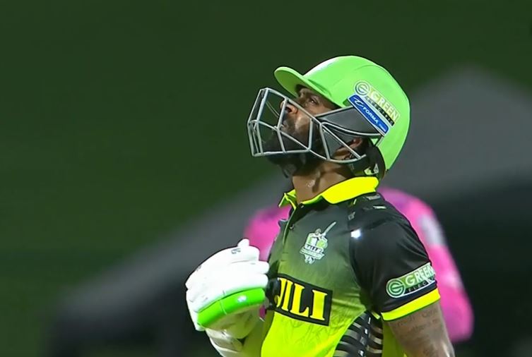 Galle vs Colombo: Niroshan Dickwella's 50 off 18