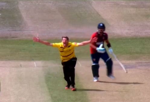 Kent vs Gloucestershire: David Payne's 4 for 25