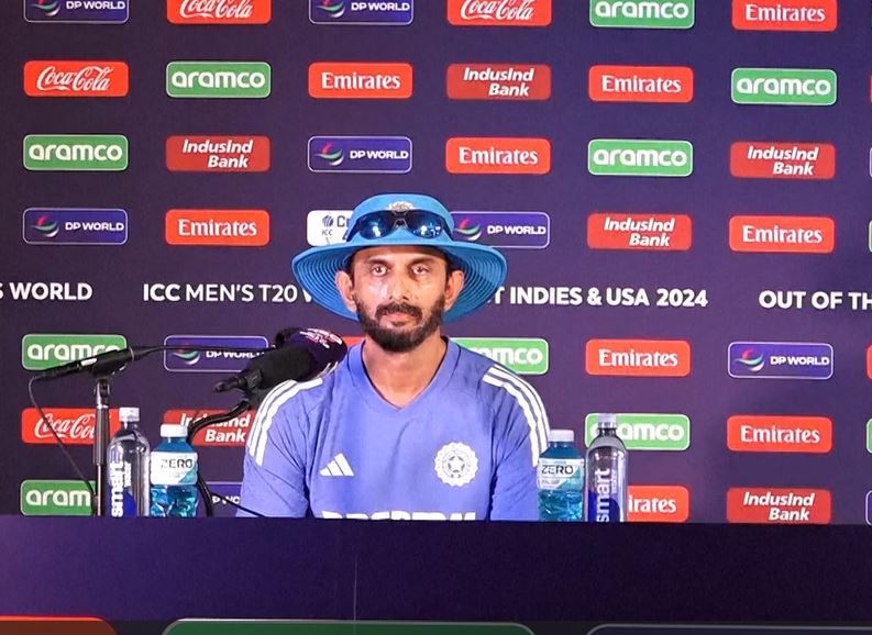The toss is very crucial when conditions are like these: Vikram Rathour