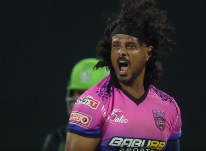 Galle vs Colombo: Binura Fernando's 3 for 22