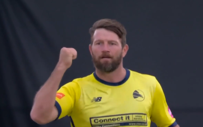 Hampshire vs Sussex: Michael Neser's 3 for 32