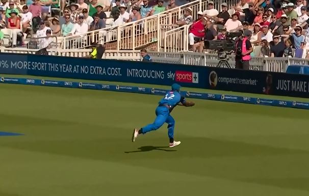 WOWZER! Russell's jaw-dropping catch leaves the stadium in shock