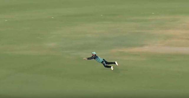 Flying skipper! Anmolpreet's fantastic full-stretch diving catch
