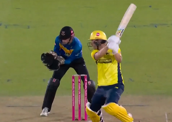 Hampshire vs Sussex: Joe Weatherley's 68* off 47