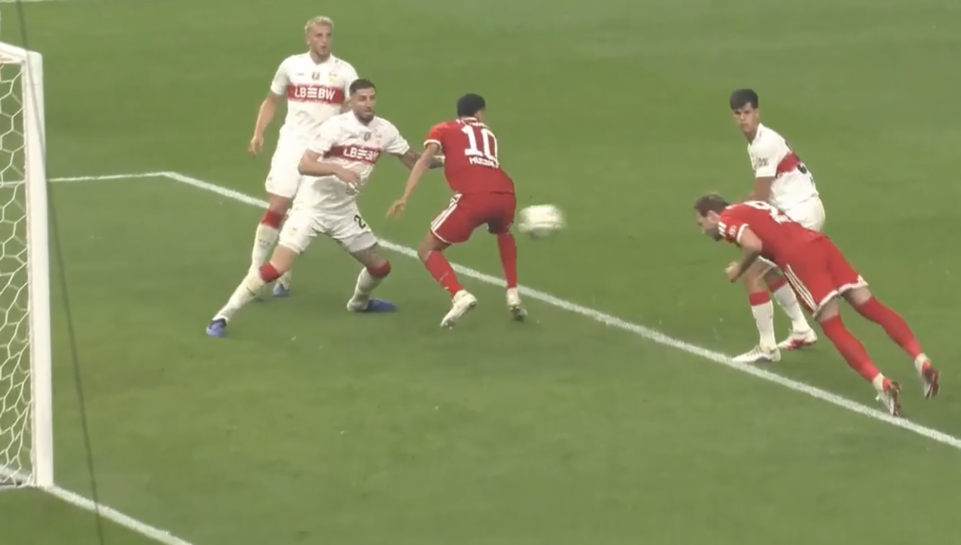 STUNNING HEADER! Kane fires Bayern ahead in the final