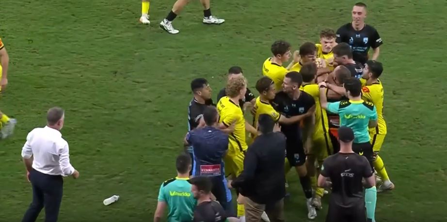 Chaos Unleashed! Tackles, cards & mayhem in Sydney vs Phoenix
