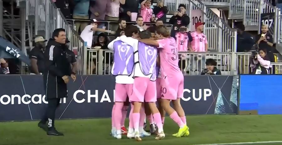 Cracking Goal! Ball stayed in as Tadeo Allende struck out