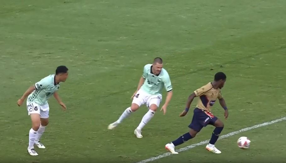 WOAH! Charles M'Mombwa's top-tier finish from distance