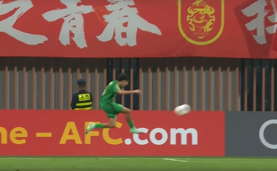 Poetry in Motion! Amar Al Yuhaybi finished Talal Haji's dream cross