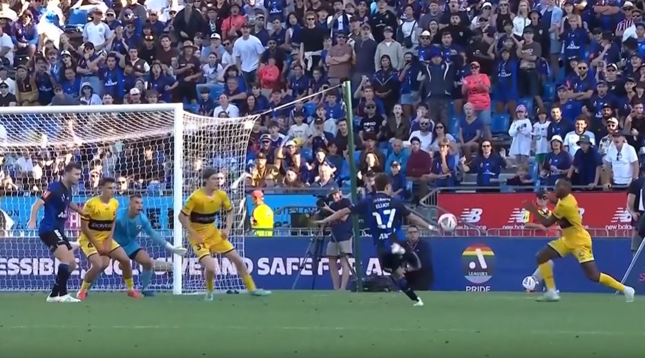 SUPER SUB IMPACT! Callan Elliot delivered a clutch stunner