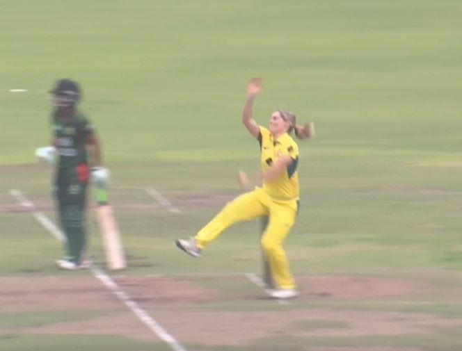 2nd ODI: Sophie Molineux's 3 for 10