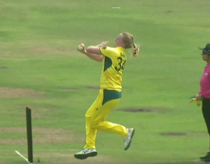 3rd ODI: Kim Garth’s 3 for 11