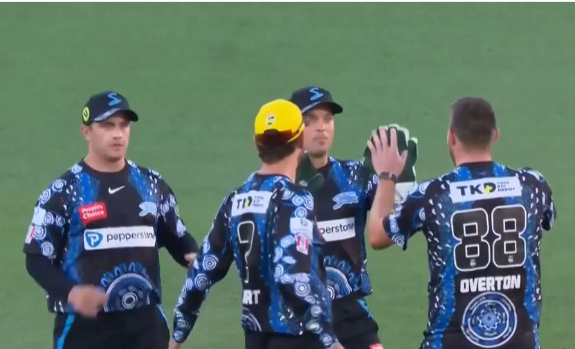 Last Over Thriller! Strikers beat Hurricanes by 5 wickets