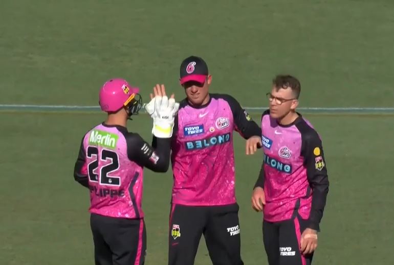 Sixers beat Scorchers by 3 wickets in a dramatic last-ball showdown
