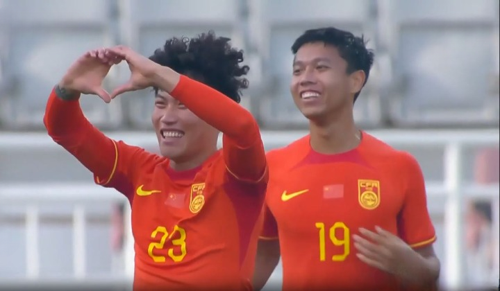 China grind out a 2-1 victory against UAE