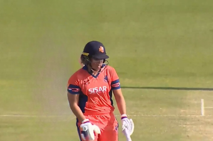 Netherlands vs Vanuatu: Sterre Kalis's 70 off 51