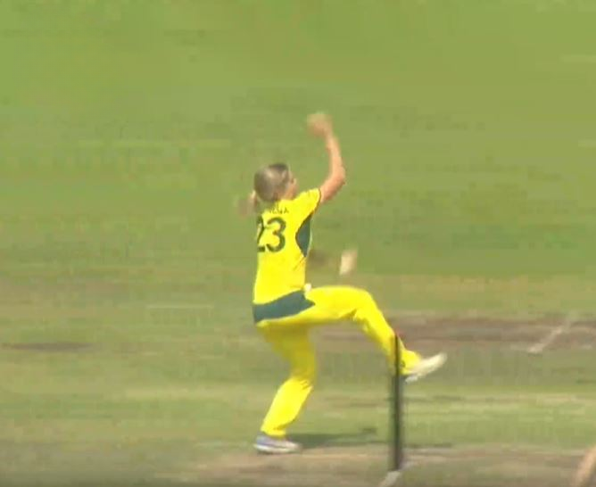 2nd T20I: Sophie Molineux’s 3 for 10
