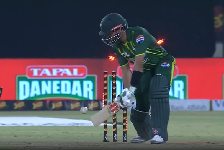 STUMPS SHATTERED! Sears yorker sends Babar Azam packing!