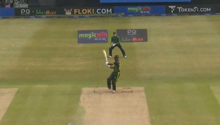 2nd T20I, Pakistan Innings: All fours