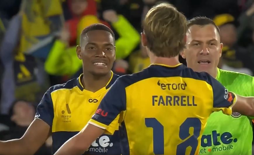 Central Coast Mariners humble Sydney FC 2-1 on aggregate