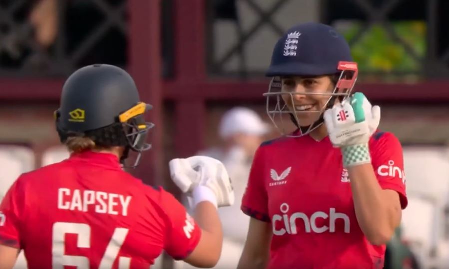 2nd T20I, England Innings: All fours